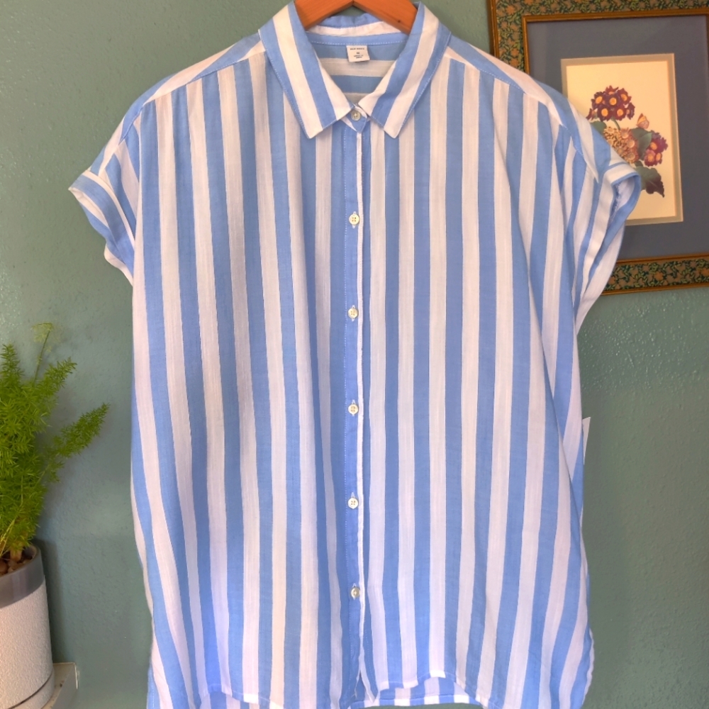 NWT Old Navy linen summer blue and white stripe button down t-shirt